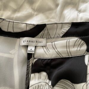 Gianni Bini Monochrome Leaf Pattern Skirt